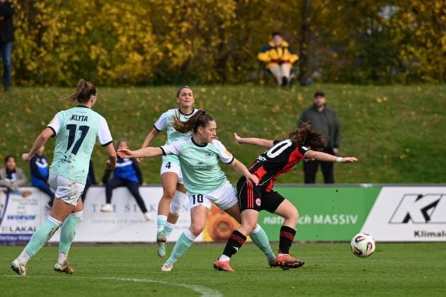 02 11 2025, Football, 2 Womens Bundesliga, 2025 2026, Matchday 9, SG 99 Andernach Eintracht Frankfurt II Leonie Krump 10 Andernach and Georgia Stanti 10 Eintracht Frankfurt II in a duel