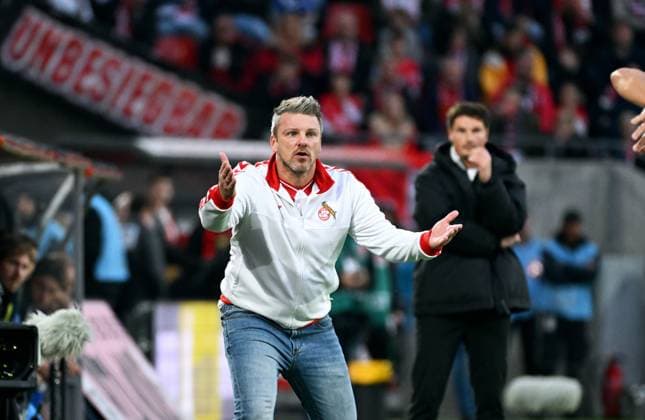 Football, Bundesliga, Germany, Men, Season 2025 2026, Matchday 9, Rhein Energie Stadion Köln, 1 FC Köln Hamburger SV 4 1 Head coach Lukas Kwasniok KOE , Head coach Merlin Polzin HSV Action