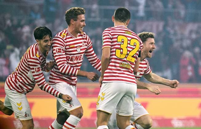 Soccer, Bundesliga, Germany, Men, Season 2025 2026, Matchday 9, Rhein Energie Stadion Köln, 1 FC Köln Hamburger SV 4 1 Cheers Isak Johannesson KOE after his goal for 2 0 Cheers, joy, action