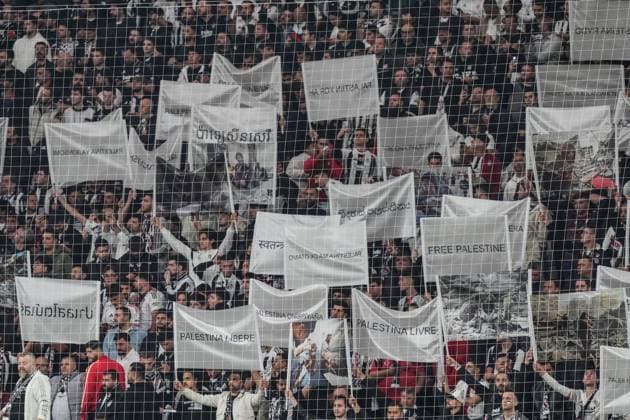Besiktas v Fenerbahce - Turkish Super Lig ISTANBUL, TURKIYE - NOVEMBER 02: Fans of Besiktas hold banners to show solidarity with Palestine ahead of the Turkish Super Lig week 11 football match between Besiktas and Fenerbahce at Tupras Stadium in Istanbul, Turkiye on November 02, 2025. Hakan Akgün Anadolu Istanbul Turkey. Editorial use only. Please get in touch for any other usage.  Copyright: x2025xAnadoluxHakanxAkgünx