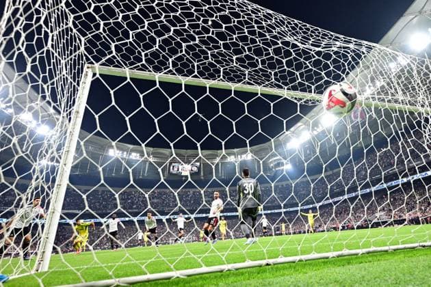 Besiktas v Fenerbahce - Turkish Super Lig ISTANBUL, TURKIYE - NOVEMBER 02: Marco Asensio (21) of Fenerbahce scores a goal during the Turkish Super Lig week 11 football match between Besiktas and Fenerbahce at Tupras Stadium in Istanbul, Turkiye on November 02, 2025. Serhat Cagdas Anadolu Istanbul Turkey. Editorial use only. Please get in touch for any other usage.  Copyright: x2025xAnadoluxSerhatxCagdasx