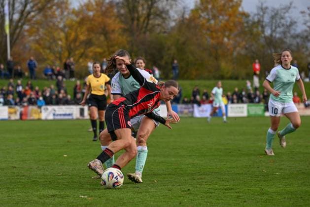 02 11 2025, Football, 2 Womens Bundesliga, 2025 2026, Matchday 9, SG 99 Andernach Eintracht Frankfurt II Helene Schäfer 35 Eintracht Frankfurt II and Malou Müller 27 Andernach in a duel