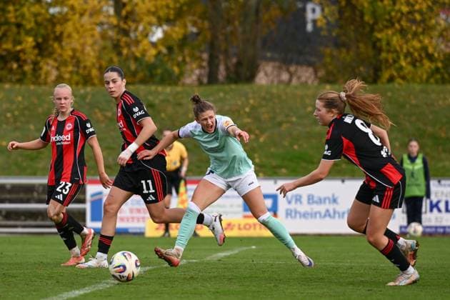 02 11 2025, Football, 2 Womens Bundesliga, 2025 2026, Matchday 9, SG 99 Andernach Eintracht Frankfurt II Carolin Schraa 7 Andernach screams at her teammates