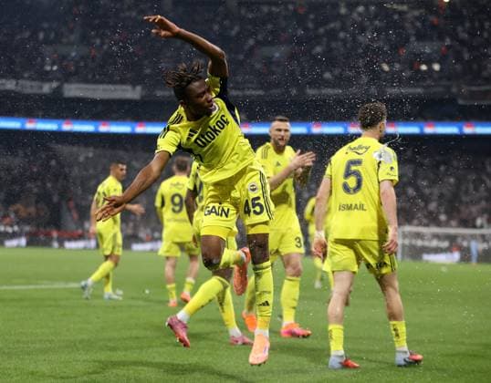 Besiktas v Fenerbahce - Turkish Super Lig ISTANBUL, TURKIYE - NOVEMBER 02: Players of Fenerbahce celebrate after scoring a goal during the Turkish Super Lig week 11 football match between Besiktas and Fenerbahce at Tupras Stadium in Istanbul, Turkiye on November 02, 2025. Ali Atmaca Anadolu Istanbul Turkey. Editorial use only. Please get in touch for any other usage.  Copyright: x2025xAnadoluxAlixAtmacax
