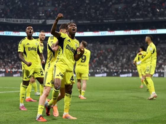 Besiktas v Fenerbahce - Turkish Super Lig ISTANBUL, TURKIYE - NOVEMBER 02: Players of Fenerbahce celebrate after scoring a goal during the Turkish Super Lig week 11 football match between Besiktas and Fenerbahce at Tupras Stadium in Istanbul, Turkiye on November 02, 2025. Ali Atmaca Anadolu Istanbul Turkey. Editorial use only. Please get in touch for any other usage.  Copyright: x2025xAnadoluxAlixAtmacax