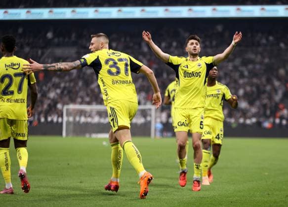 Besiktas v Fenerbahce - Turkish Super Lig ISTANBUL, TURKIYE - NOVEMBER 02: Players of Fenerbahce celebrate after scoring a goal during the Turkish Super Lig week 11 football match between Besiktas and Fenerbahce at Tupras Stadium in Istanbul, Turkiye on November 02, 2025. Ali Atmaca Anadolu Istanbul Turkey. Editorial use only. Please get in touch for any other usage.  Copyright: x2025xAnadoluxAlixAtmacax