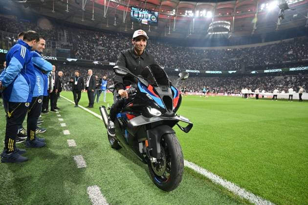 Besiktas v Fenerbahce - Turkish Super Lig ISTANBUL, TURKIYE - NOVEMBER 02: Turkish motorcycle racer Toprak Razgatlioglu who won the World Superbike Championship (WSBK) title for the third time, is seen on his bike ahead of the Turkish Super Lig week 11 football match between Besiktas and Fenerbahce at Tupras Stadium in Istanbul, Turkiye on November 02, 2025. Serhat Cagdas Anadolu Istanbul Turkey. Editorial use only. Please get in touch for any other usage.  Copyright: x2025xAnadoluxSerhatxCagdasx