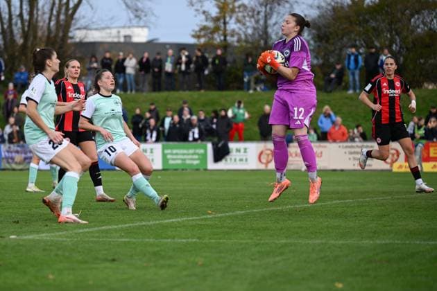 02 11 2025, Football, 2 Womens Bundesliga, 2025 2026, Matchday 9, SG 99 Andernach Eintracht Frankfurt II Goalkeeper Jolina Petri 12 Eintracht Frankfurt II has the ball safely