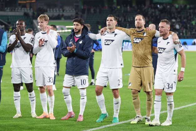 02 11 2025, xgox, Soccer 1 Bundesliga VfL Wolfsburg TSG 1899 Hoffenheim emspor, v l Ihlas Bebou Hoffenheim, 9 , Max Moerstedt Hoffenheim, 33 , Muhammad Damar Hoffenheim, 10 , Robin Hranac Hoffenheim, 2 , Oliver Baumann Hoffenheim, 1 , Vladimir Coufal Hoffenheim, 34 Celebration of victory, jubilation at the end of the match DFL DFB REGULATIONS PROHIBIT ANY USE OF PHOTOGRAPHS as IMAGE SEQUENCES and or QUASI VIDEO Wolfsburg