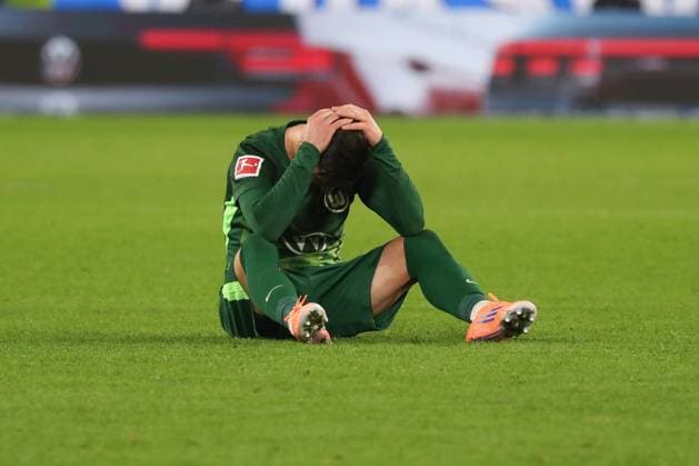 02 11 2025, xgox, Fußball 1 Bundesliga VfL Wolfsburg TSG 1899 Hoffenheim emspor, v l Mohammed Amoura Wolfsburg, 9 enttaeuscht, schaut enttaeuscht, niedergeschlagen, disappointed DFL DFB REGULATIONS PROHIBIT ANY USE OF PHOTOGRAPHS as IMAGE SEQUENCES and or QUASI VIDEO Wolfsburg