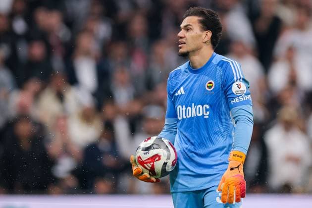 2025-11-02 Besiktas JK v Fenerbahce SK - Trendyol Super Lig ISTANBUL, TURKEY - NOVEMBER 2: Ederson of Fenerbahce SK during the Trendyol Super Lig match between Besiktas JK and Fenerbahce SK at Tupras Stadium on November 2, 2025 in Istanbul, Turkey. (Photo by BSR Agency) Istanbul Turkey Content not available for redistribution in The Netherlands directly or indirectly through any third parties. Copyright: xBSRxAgencyx