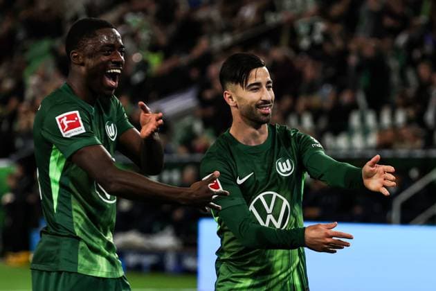 Goalscorer Mohamed Amoura VfL Wolfsburg,9 scores to 1 0 with Sael Kumbedi VfL Wolfsburg,26 1 Soccer Bundesliga Season 2025 2026 VfL Wolfsburg vs TSG Hoffenheim at the Volkswagen Arena in Wolfsburg Action,Soccer,Germany,Man,Men,02 11 2025