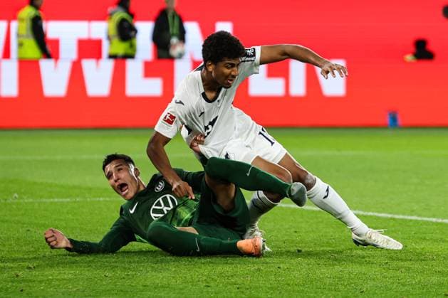 Adam Daghim VfL Wolfsburg,11 vs Bernardo TSG Hoffenheim,13 1 Soccer Bundesliga Season 2025 2026 VfL Wolfsburg vs TSG Hoffenheim at the Volkswagen Arena in Wolfsburg Action,Soccer,Germany,Man,Men,02 11 2025