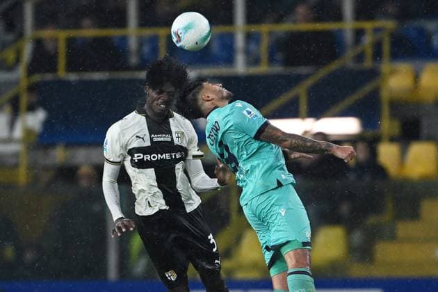 Cm Parma 02 11 2025 - campionato di calcio Serie A Parma-Bologna foto Cristiano Mazzi Image nella foto: Abdoulaye Ndiaye-Santiago Castro 
