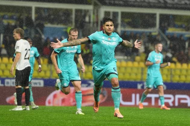 Bologna s Santiago Castro celebrates after scoring the 1-2 goal for his team during the Serie A soccer match between Parma and Bologna at Ennio Tardini Stadium in Parma, North Italy, Sunday, November 2, 2025. Soccer  Copyright: xMassimoxPaolone LaPressex