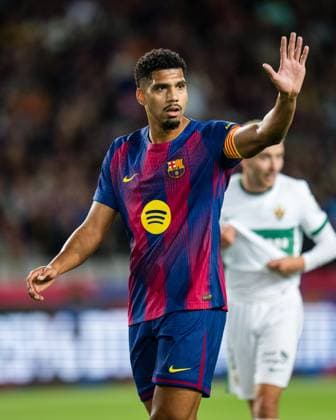 Spanish LaLiga EA Sports FC Barcelona, Barca v Elche CF in Barcelona, Spain. FC Barcelona player (4) Ronald Araujo reacts during LaLiga EA Sports match between FC Barcelona and Elche CF in Estadi Olimpic Lluis Companys, Barcelona, Spain, on November 2, 2025. Barcelona Estadi Olimpic Lluis Companys Barcelona Spain