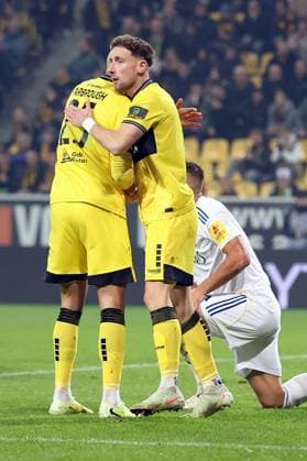 02 11 2025, xrekx, Fußball 3 Liga, Alemannia Aachen 1 FC Saarbrücken v l Lamar Yarbrough TSV Alemannia Aachen Felix Meyer TSV Alemannia Aachen Kai Brünker Bruenker 1 FC Saarbruecken DFL DFB REGULATIONS PROHIBIT ANY USE OF PHOTOGRAPHS as IMAGE SEQUENCES and or QUASI VIDEO Aachen
