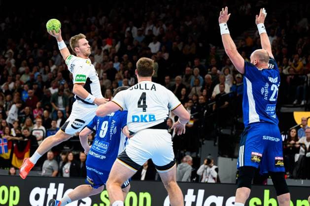 Muenchen Handball Laenderspiel Germany Iceland Franz Semper Germany , Johannes Golla Germany , Icelands Arnar Arnarsson Iceland Muenchen SAP Garden Bayern Germany