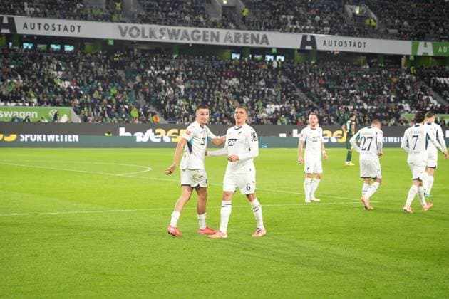 GER, 1 FBL, VfL Wolfsburg vs TSG 1899 Hoffenheim 02 11 2025, Volkswagen Arena, Wolfsburg, GER, 1 FBL, VfL Wolfsburg vs TSG 1899 Hoffenheim , in the picture Grischa Prömel Hoffenheim is happy about the goal for 1 2 DFL regulations prohibit any use of photographs as image sequences and or quasi video nordphotoxGmbHx xBratic nph00250