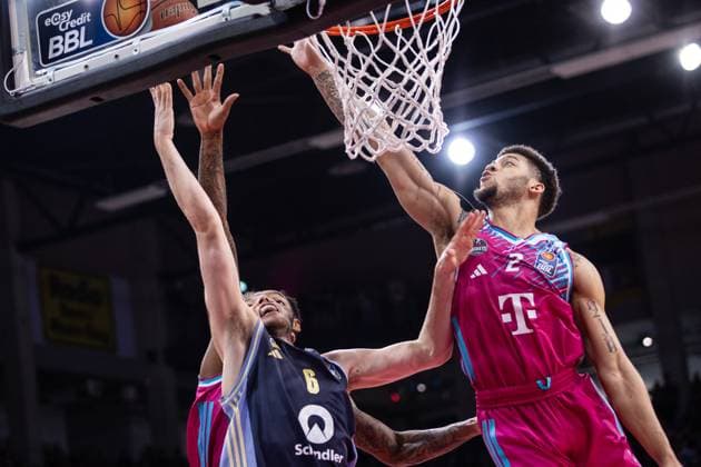 easyCredit Basketball Bundesliga, Telekom Baskets Bonn vs ALBA Berlin, 02 11 2025 Malte Delow ALBA BERLIN 6 and Alijah Comithier Telekom Baskets Bonn 2 easyCredit Basketball Bundesliga, Telekom Baskets Bonn vs ALBA Berlin, 02 11 2025, Telekom Dome Bonn Copyright: xBEAUTIFULxSPORTS Derixx