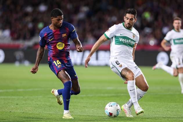 November 2, 2025, Barcelona, Barcelona, SPAIN: Marcus Rashford of FC Barcelona, Barca and Pedro Bigas of Elche CF compete for the ball during the Spanish league, La Liga EA Sports, football match played between FC Barcelona and Elche CF at Estadi Olimpic Lluis Companys on November 02, 2025 in Barcelona, Spain. Barcelona SPAIN - ZUMAa181 20251102_zaa_a181_173 Copyright: xJavierxBorregox