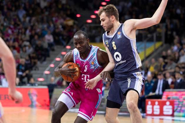 Tylan BIRTS BON 5, left on ball, in duel against Malte DELOW BER 6, right , action final score 70 84, Basketball 1 Bundesliga Telekom Baskets Bonn ALBA Berlin BON vs BER Main Round 6 Matchday, in T E L E C O M D O M E, on 02 11 2025