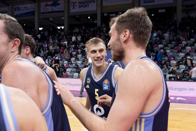 Sam GRIESEL BER 5, mi and Malte DELOW BER 6, re are happy about the victory in Bonn, joy, laughter, jubilation final score 70 84, Basketball 1 Bundesliga Telekom Baskets Bonn ALBA Berlin BON vs BER Main Round 6 Matchday, in T E L E C O M D O M E, on 02 11 2025 Â