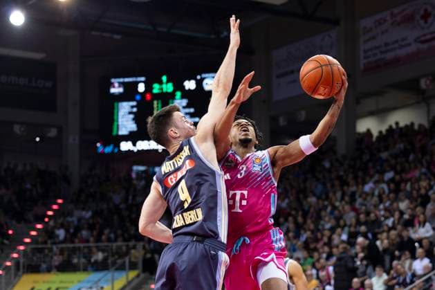 Zachery COOKS BON 3, right on the ball, in a duel against Jonas MATTISSECK BER 9, left , action final score 70 84, Basketball 1 Bundesliga Telekom Baskets Bonn ALBA Berlin BON vs BER Main Round 6 Matchday, in T E L E C O M D O M E, on 02 11 2025