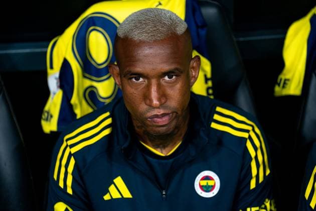 Besiktas JK v Fenerbahce SK - Trendyol Super Lig Anderson Talisca of Fenerbahce looks on during the Trendyol Super League match between Besiktas and Fenerbahce at the Tupras Stadium in Istanbul, Turkey, on November 2, 2025. Istanbul Istanbul Turkey  Copyright: xYagizxGurtugx originalFilename:gurtug-beiktavf251102_np3Qr.jpg