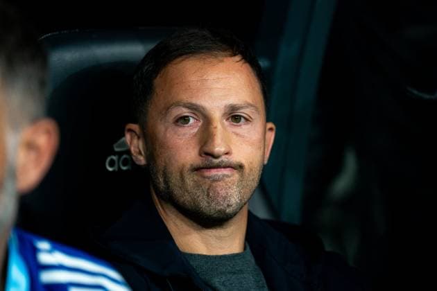 Besiktas JK v Fenerbahce SK - Trendyol Super Lig Domenico Tedesco of Fenerbahce looks on during the Trendyol Super League match between Besiktas and Fenerbahce at the Tupras Stadium in Istanbul, Turkey, on November 2, 2025. Istanbul Istanbul Turkey  Copyright: xYagizxGurtugx originalFilename:gurtug-beiktavf251102_npHnc.jpg