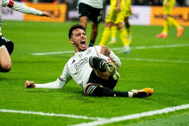 Besiktas JK v Fenerbahce SK - Trendyol Super Lig Emir Han Topcu of Besiktas celebrates his team s second goal during the Trendyol Super League match between Besiktas and Fenerbahce at the Tupras Stadium in City, Country , on November 2, 2025. Istanbul Istanbul Turkey  Copyright: xYagizxGurtugx originalFilename:gurtug-beiktavf251102_npwgQ.jpg