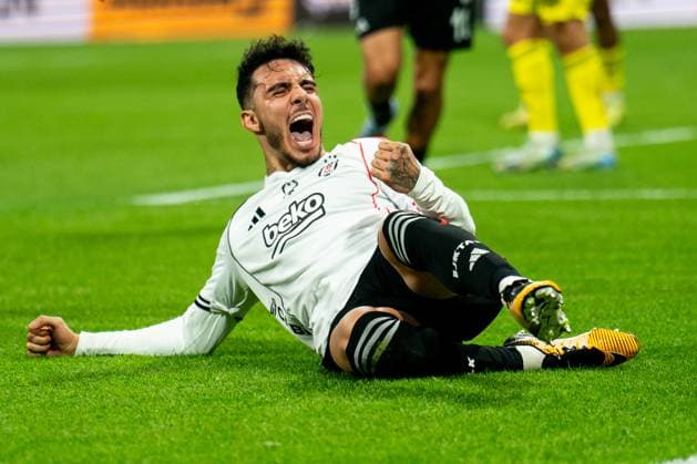 Besiktas JK v Fenerbahce SK - Trendyol Super Lig Emir Han Topcu of Besiktas celebrates his team s second goal during the Trendyol Super League match between Besiktas and Fenerbahce at the Tupras Stadium in City, Country , on November 2, 2025. Istanbul Istanbul Turkey  Copyright: xYagizxGurtugx originalFilename:gurtug-beiktavf251102_npXxu.jpg