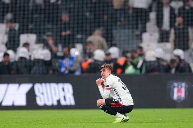 2025-11-02 Besiktas JK v Fenerbahce SK - Trendyol Super Lig ISTANBUL, TURKEY - NOVEMBER 2: Ridvan Yilmaz of Besiktas JK looks dejected during the Trendyol Super Lig match between Besiktas JK and Fenerbahce SK at Tupras Stadium on November 2, 2025 in Istanbul, Turkey. (Photo by BSR Agency) Istanbul Turkey Content not available for redistribution in The Netherlands directly or indirectly through any third parties. Copyright: xBSRxAgencyx
