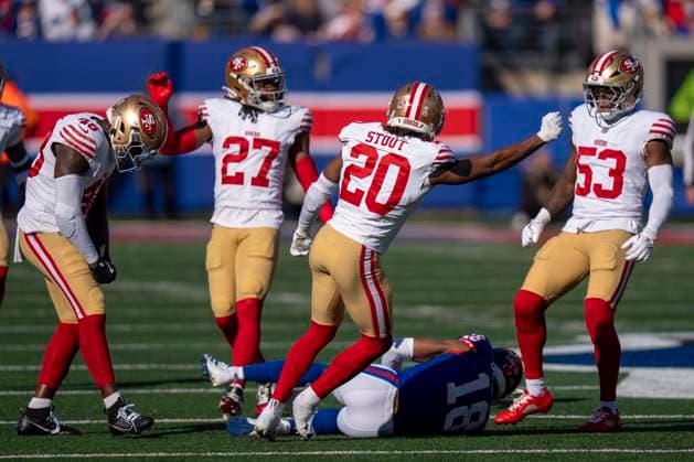 San Francisco 49ers corner back Upton Stout (20) reacts to his stop on third down the pass that New York Giants wide receiver Darius Slayton (18) caught with teammates around him during an NFL, American Football Herren, USA football game, Sunday, Nov. 2, 2025, in East Rutherford, NJ. ( Cal Media) East Rutherford United States of America - ZUMAc04_ 20251102_zma_c04_011 Copyright: xChristopherxSzagolax