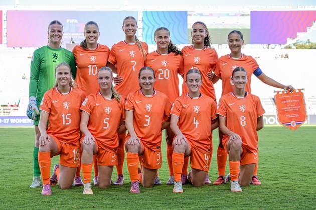 France v Netherlands: Group A - FIFA U-17 Women s World Cup Morocco 2025 The starting XI of the Netherlands during the FIFA U-17 Women s World Cup Morocco 2025 quarter-final match between France and the Netherlands in Rabat, Morocco, on November 1, 2025, at the Olympic Stadium. Rabat Morocco  Copyright: xAndreaxxAmatox originalFilename:amato-notitle251102_npbSU.jpg