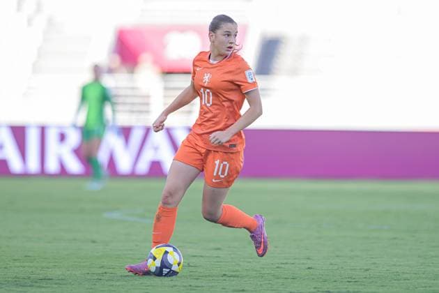 France v Netherlands: Group A - FIFA U-17 Women s World Cup Morocco 2025 10 Gelevert A. (Midfielder) of Netherlands U-17 is in action during the FIFA U-17 Women s World Cup Morocco 2025 quarter-final match between France and Netherlands in Rabat, Morocco, on November 1, 2025, at the Olympic Stadium. Rabat Morocco  Copyright: xAndreaxxAmatox originalFilename:amato-notitle251102_npnBm.jpg