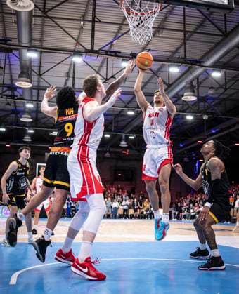 Barmer 2 Basketball Bundesliga ProA RheinStars Cologne vs Kirchheim, 02 11 25 511 , Tylan James Pope Bozic Estriche Knights Kirchheim, 9, PF , Björn Rohwer RheinStars Cologne, 15, C Cologne, 02 11 25 Barmer 2 Basketball Bundesliga ProA RheinStars Cologne vs Kirchheim at Motor World in Cologne Copyright: xBEAUTIFULxSPORTS AxelxKohringx