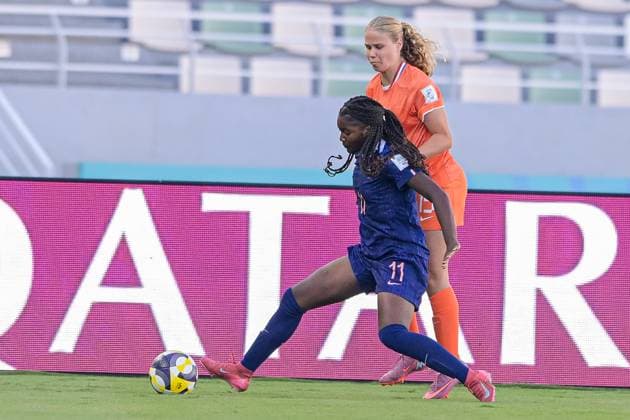 France v Netherlands: Group A - FIFA U-17 Women s World Cup Morocco 2025 15 Hubert K. (Midfielder) of Netherlands U-17 contrasts with 11 Morissaint (Forward) of France U-17 during the FIFA U-17 Women s World Cup Morocco 2025 quarter-final match between France and Netherlands in Rabat, Morocco, on November 1, 2025, at the Olympic Stadium Rabat Morocco  Copyright: xAndreaxxAmatox originalFilename:amato-notitle251102_npzXp.jpg