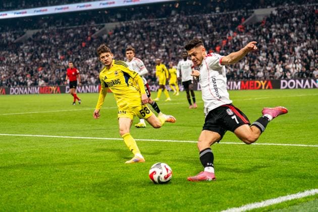 Besiktas JK v Fenerbahce SK - Trendyol Super Lig Milot Rashica of Besiktas is in action during the Trendyol Super League match between Besiktas and Fenerbahce at the Tupras Stadium in Istanbul, Turkey, on November 2, 2025. Istanbul Istanbul Turkey  Copyright: xYagizxGurtugx originalFilename:gurtug-beiktavf251102_nphQs.jpg