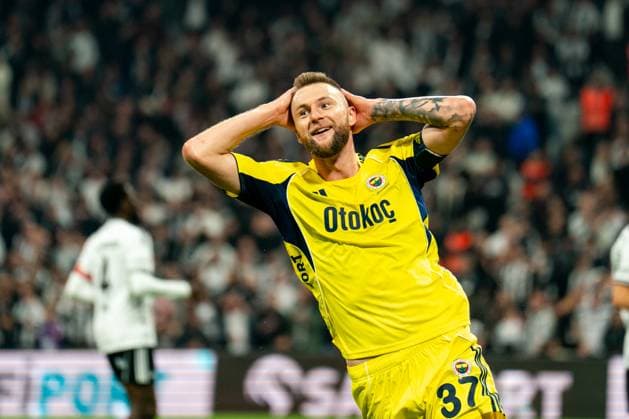 Besiktas JK v Fenerbahce SK - Trendyol Super Lig Milan Skriniar of Fenerbahce reacts during the Trendyol Super League match between Besiktas and Fenerbahce at the Tupras Stadium in Istanbul, Turkey, on November 2, 2025. Istanbul Istanbul Turkey  Copyright: xYagizxGurtugx originalFilename:gurtug-beiktavf251102_npR0e.jpg