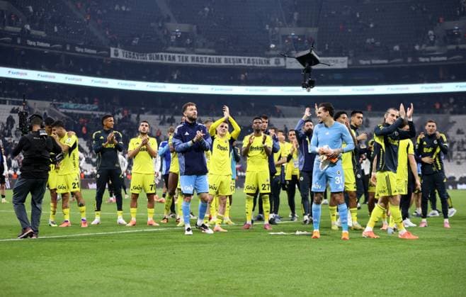 Besiktas v Fenerbahce - Turkish Super Lig ISTANBUL, TURKIYE - NOVEMBER 02: Players of Fenerbahce celebrate their victory with their fans at the end of the Turkish Super Lig week 11 football match between Besiktas and Fenerbahce at Tupras Stadium in Istanbul, Turkiye on November 02, 2025. Ali Atmaca Anadolu Istanbul Turkey. Editorial use only. Please get in touch for any other usage.  Copyright: x2025xAnadoluxAlixAtmacax