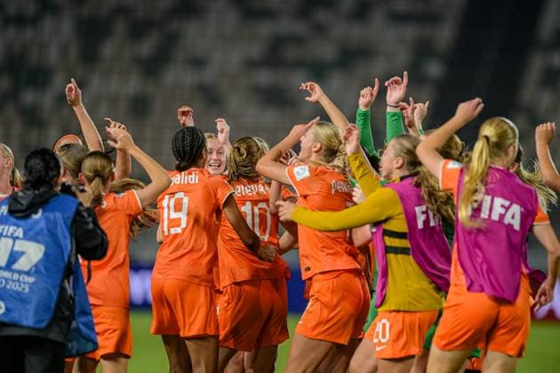 France v Netherlands: Group A - FIFA U-17 Women s World Cup Morocco 2025 The Netherlands celebrate reaching the semi-finals during the FIFA U-17 Women s World Cup Morocco 2025 quarter-final match between France and the Netherlands in Rabat, Morocco, on November 1, 2025, at the Olympic Stadium Rabat Morocco  Copyright: xAndreaxxAmatox originalFilename:amato-notitle251102_npkTW.jpg