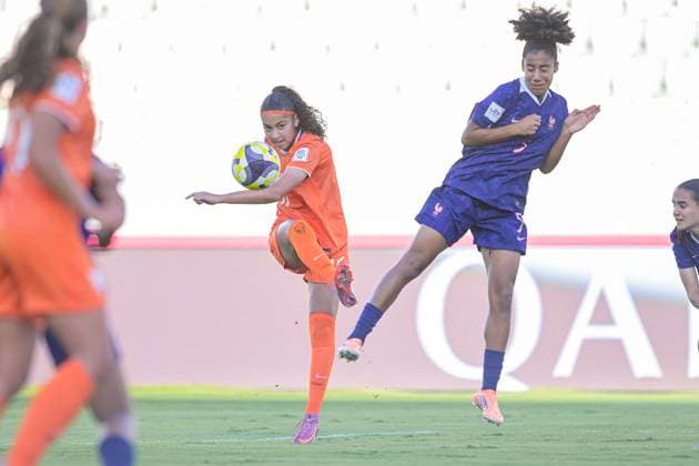 France v Netherlands: Group A - FIFA U-17 Women s World Cup Morocco 2025 17 Touzani L. J. (Forward) of Netherlands U-17 is in action during the FIFA U-17 Women s World Cup Morocco 2025 quarter-final match between France and Netherlands in Rabat, Morocco, on November 1, 2025, at the Olympic Stadium Rabat Morocco  Copyright: xAndreaxxAmatox originalFilename:amato-notitle251102_nppRu.jpg