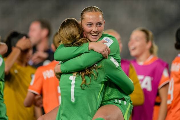 France v Netherlands: Group A - FIFA U-17 Women s World Cup Morocco 2025 The Netherlands celebrate reaching the semi-finals during the FIFA U-17 Women s World Cup Morocco 2025 quarter-final match between France and the Netherlands in Rabat, Morocco, on November 1, 2025, at the Olympic Stadium Rabat Morocco  Copyright: xAndreaxxAmatox originalFilename:amato-notitle251102_npqsG.jpg
