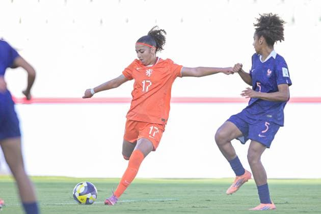 France v Netherlands: Group A - FIFA U-17 Women s World Cup Morocco 2025 17 Touzani L. J. (Forward) of Netherlands U-17 is in action during the FIFA U-17 Women s World Cup Morocco 2025 quarter-final match between France and Netherlands in Rabat, Morocco, on November 1, 2025, at the Olympic Stadium Rabat Morocco  Copyright: xAndreaxxAmatox originalFilename:amato-notitle251102_npQXX.jpg