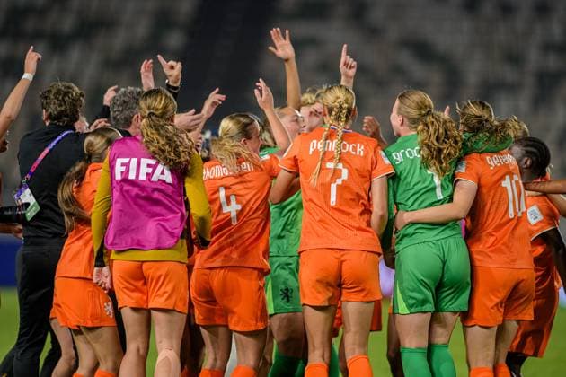 France v Netherlands: Group A - FIFA U-17 Women s World Cup Morocco 2025 The Netherlands celebrate reaching the semi-finals during the FIFA U-17 Women s World Cup Morocco 2025 quarter-final match between France and the Netherlands in Rabat, Morocco, on November 1, 2025, at the Olympic Stadium Rabat Morocco  Copyright: xAndreaxxAmatox originalFilename:amato-notitle251102_npVym.jpg