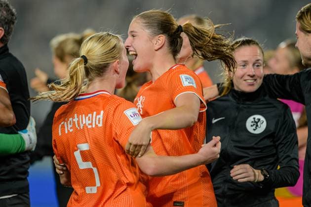France v Netherlands: Group A - FIFA U-17 Women s World Cup Morocco 2025 The Netherlands celebrate reaching the semi-finals during the FIFA U-17 Women s World Cup Morocco 2025 quarter-final match between France and the Netherlands in Rabat, Morocco, on November 1, 2025, at the Olympic Stadium Rabat Morocco  Copyright: xAndreaxxAmatox originalFilename:amato-notitle251102_npWtO.jpg