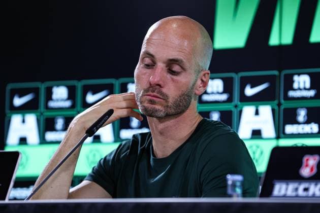 Coach Paul Simonis VfL Wolfsburg 1 Soccer Bundesliga Season 2025 2026 Press Conference VfL Wolfsburg vs TSG Hoffenheim at the Volkswagen Arena in Wolfsburg Soccer,Germany,Man,Men,02 11 2025