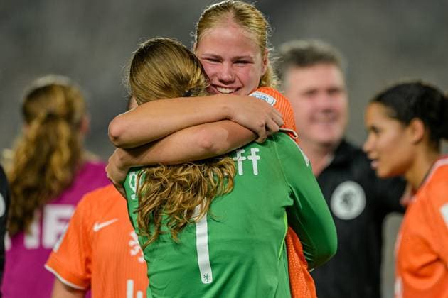 France v Netherlands: Group A - FIFA U-17 Women s World Cup Morocco 2025 The Netherlands celebrate reaching the semi-finals during the FIFA U-17 Women s World Cup Morocco 2025 quarter-final match between France and the Netherlands in Rabat, Morocco, on November 1, 2025, at the Olympic Stadium Rabat Morocco  Copyright: xAndreaxxAmatox originalFilename:amato-notitle251102_npr4O.jpg