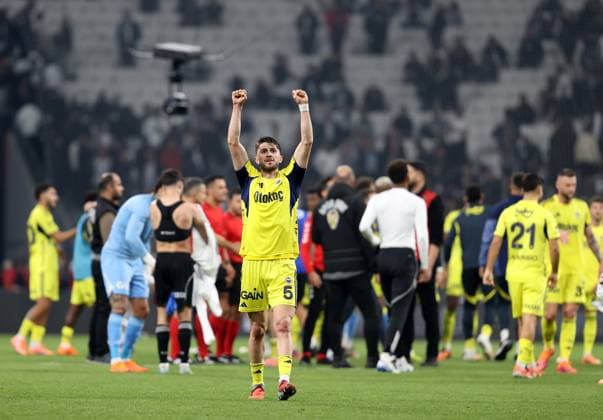 Besiktas v Fenerbahce - Turkish Super Lig ISTANBUL, TURKIYE - NOVEMBER 02: Players of Fenerbahce celebrate their victory at the end of the Turkish Super Lig week 11 football match between Besiktas and Fenerbahce at Tupras Stadium in Istanbul, Turkiye on November 02, 2025. Ali Atmaca Anadolu Istanbul Turkey. Editorial use only. Please get in touch for any other usage.  Copyright: x2025xAnadoluxAlixAtmacax